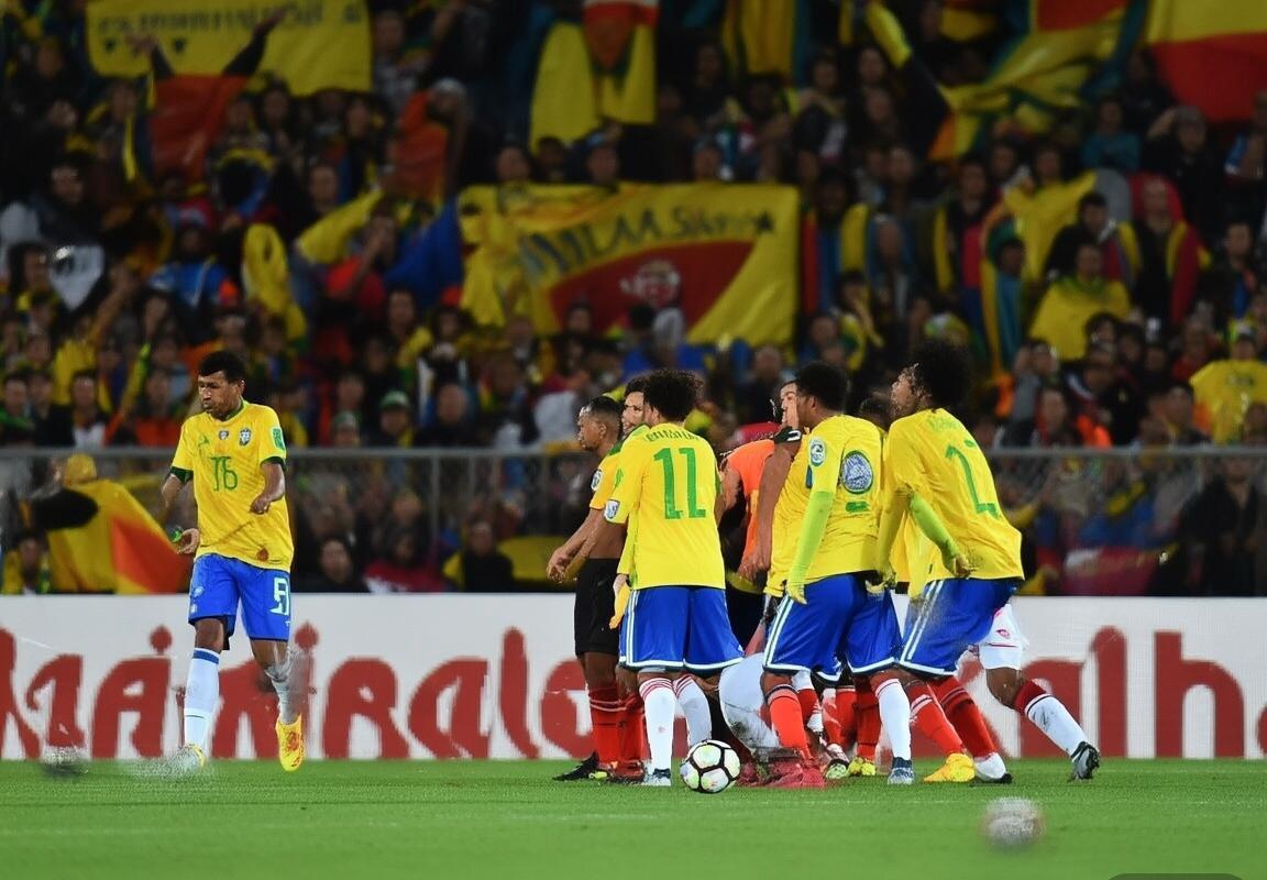 南美巅峰对决：巴西哥伦比亚之战犯规争议解析