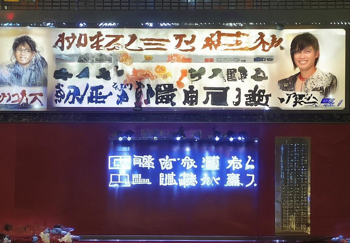 战术对决火花，VAR争议下的足球盛宴回顾